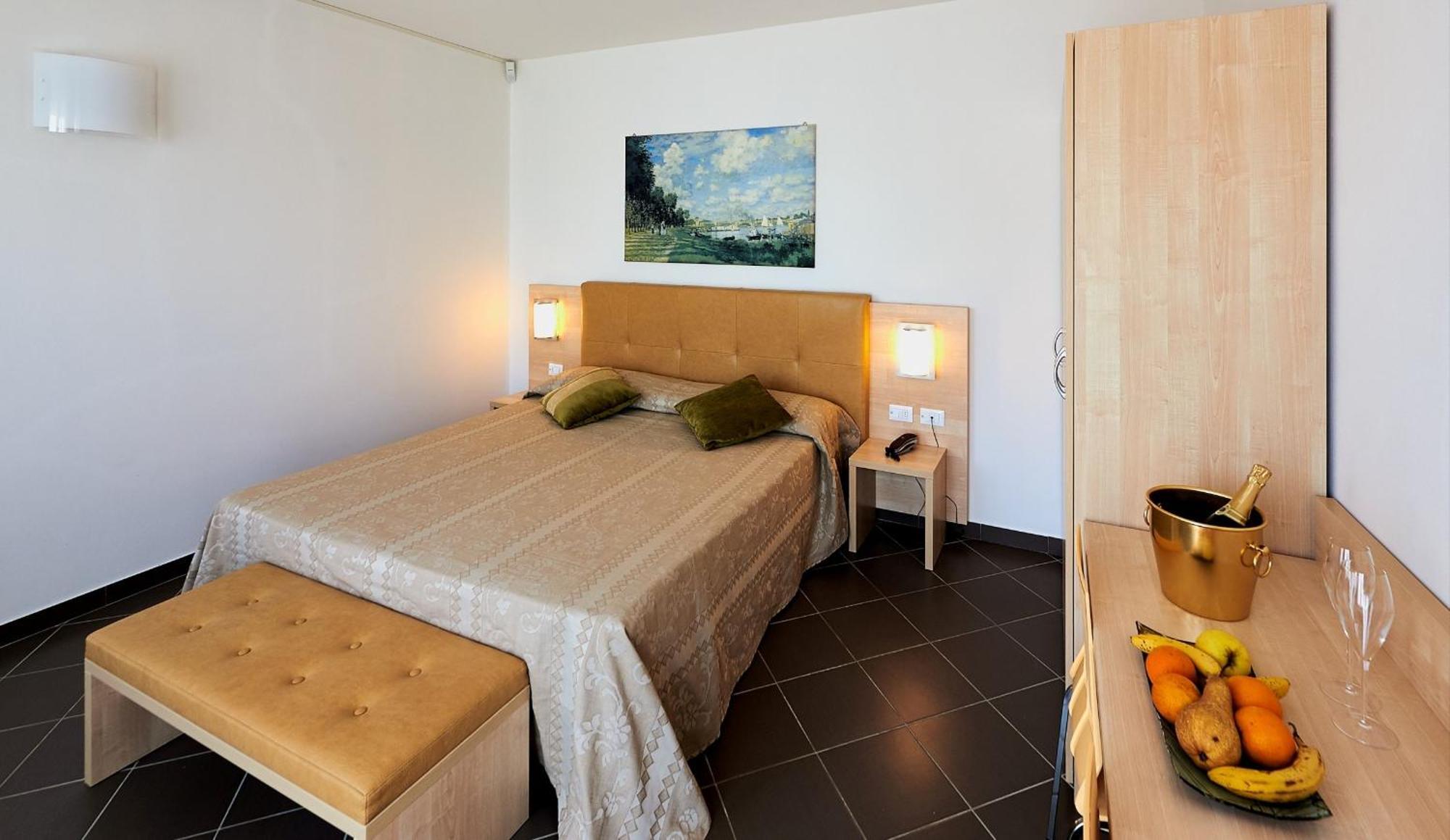 Bolgheri Marina Resort Marina Di Bibbona Eksteriør billede