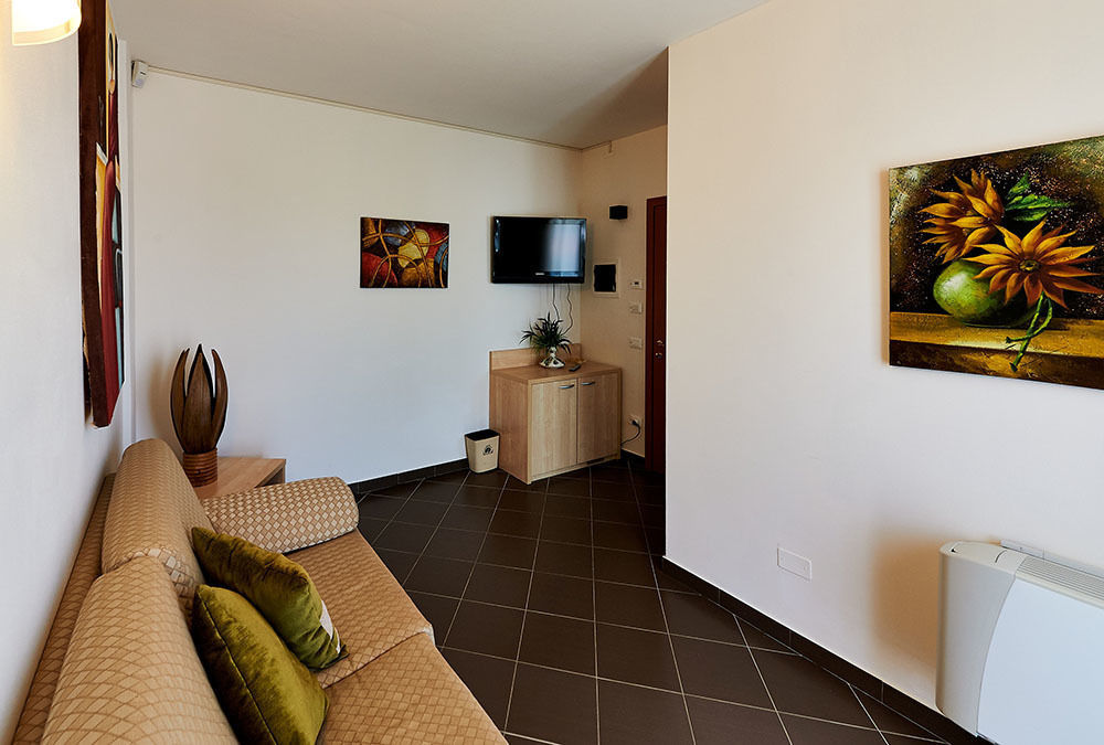 Bolgheri Marina Resort Marina Di Bibbona Eksteriør billede